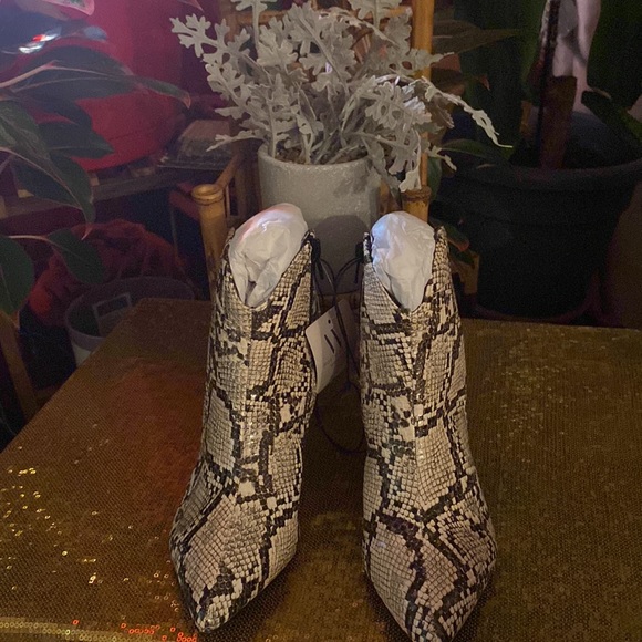 NWT Snake Skin Worthington Memory foam ankle boots - Picture 6 of 9